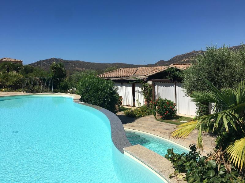 Villa Borgo Baires a Chia - Lussuose case vacanza con piscina