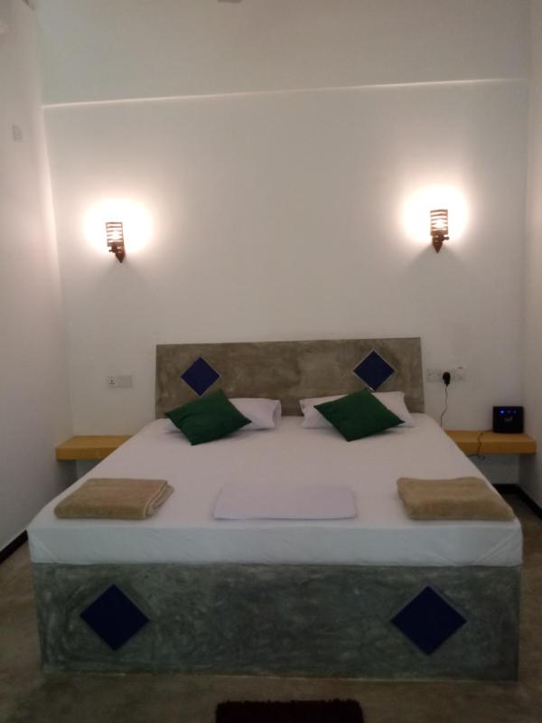 Unawatuna Backpacker Lodge — забронировать отель в Унаватуна