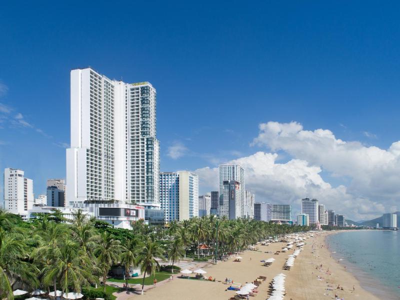 Vinpearl Beachfront Nha Trang — отель с удобствами в Нячанге