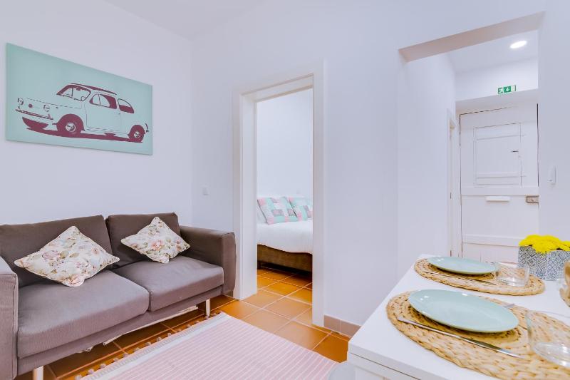Цены на Casa da Saudade, a cozy new apartment в Лиссабоне