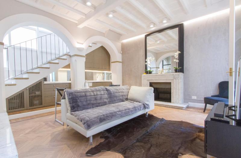 Elegante e completamente arredato apt in Duomo — комфортный отель в Милане