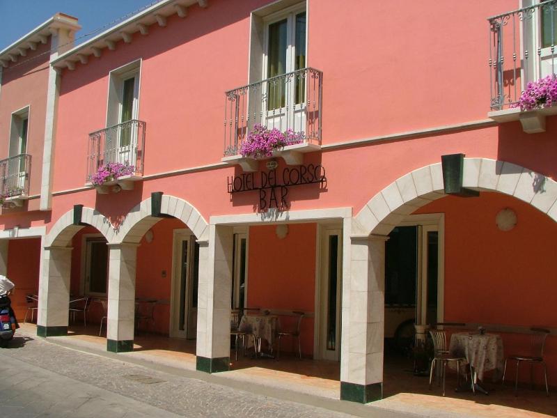 Hotel Del Corso a Pula - Elegante rifugio nel centro