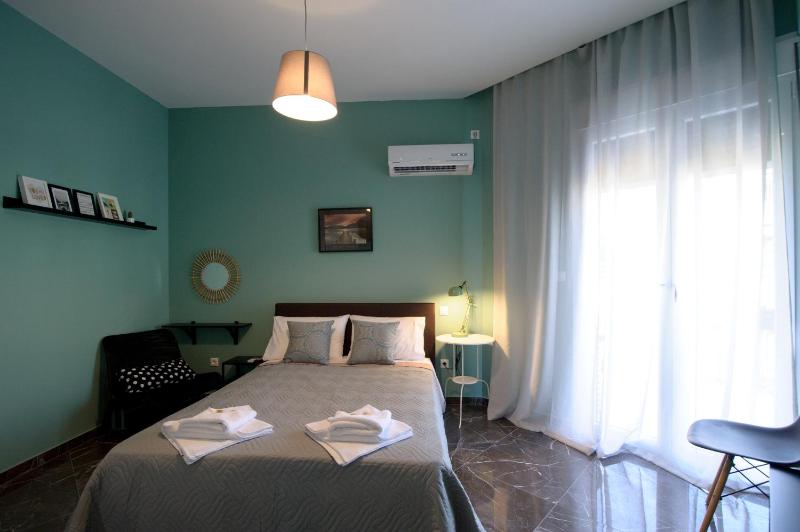 Smart renovated studio downtown Athens — отель с удобным расположением в Афины