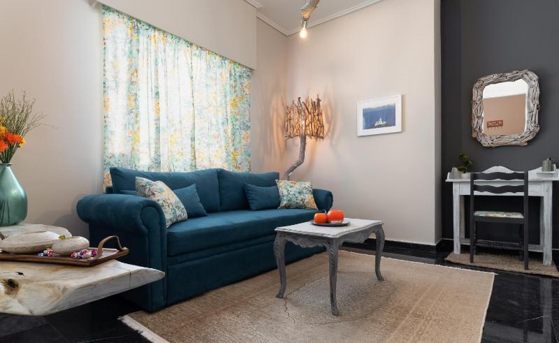 Athens Flower Apartment — комфортный отель в Афины