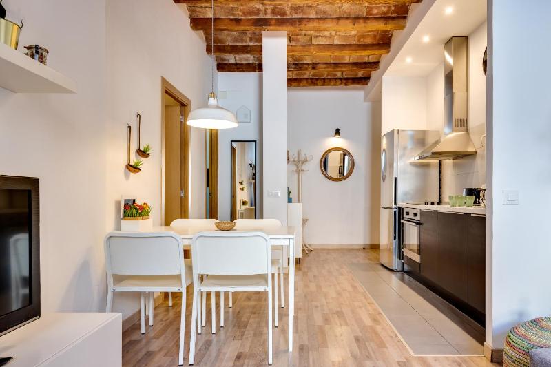 Charming & Convenient Apartment Near Plaza Espanya — отель в Барселоне, Испания