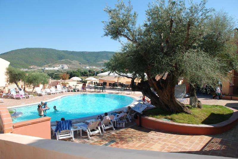 Li Troni a Budoni - Appartamenti con piscina estiva