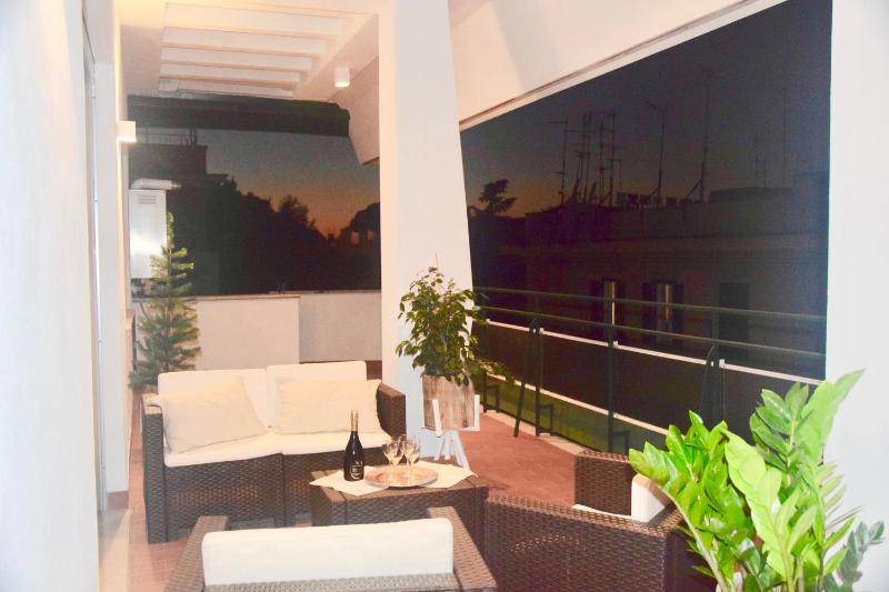 Terrazza San Giovanni apartment — отель с удобным расположением в Риме