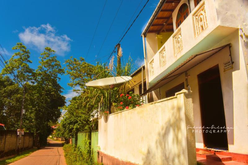 Priyani Holiday Villa — отель в Хиккадува, Шри-Ланка