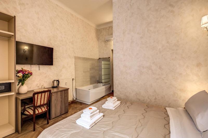 Цены на AMICI GUESTHOUSE в Риме