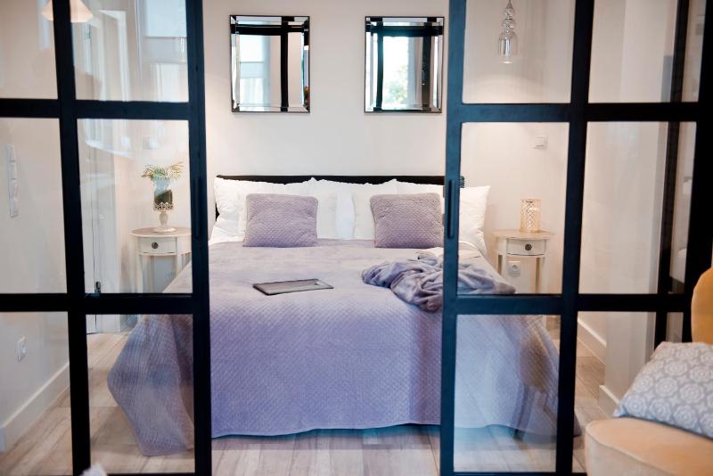 Apartment next to the Old Town & Krasinski garden — комфортный отель в Варшаве