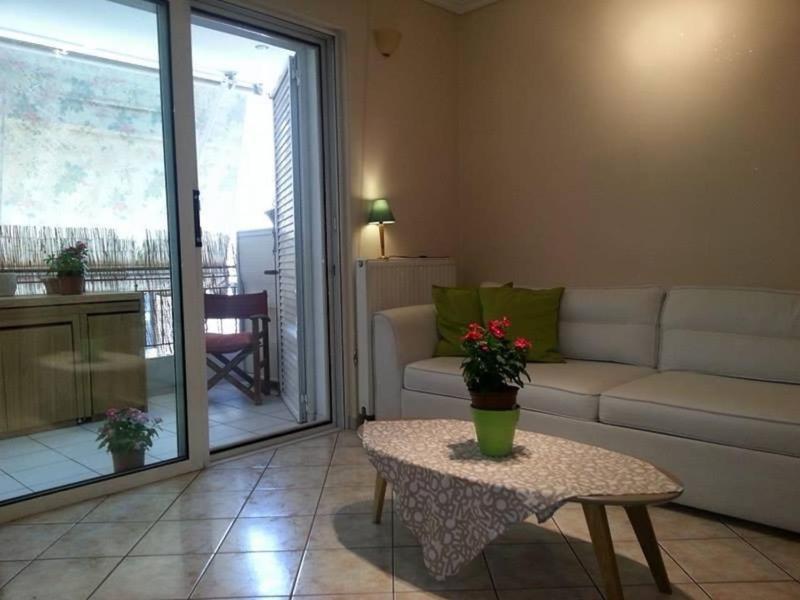 Lovely apartment near Akropolis and Plaka — забронировать отель в Афины
