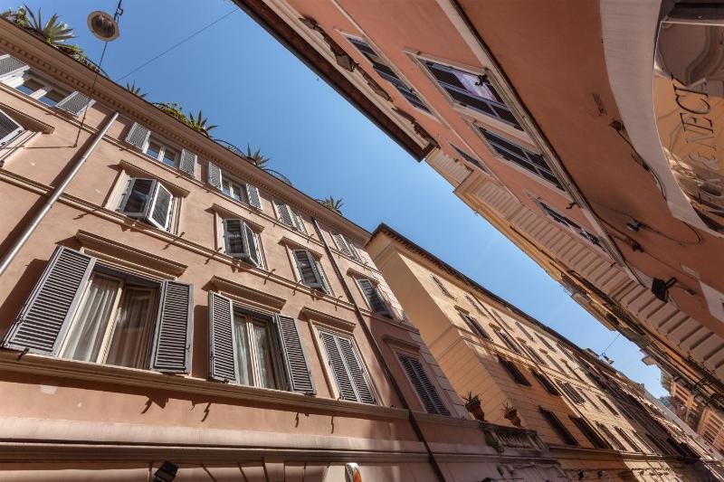 Vittoria Street Charming — комфортный отель в Риме