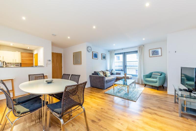 2 Bed Executive Apartment next to Liverpool Street FREE WIFI by City Stay Aparts London — отель с удобным расположением в Лондоне