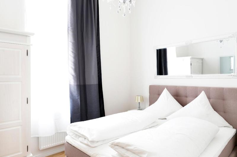 SC 03 l Rockchair Apartments l Cozy Family & Business 2 Bedrooms Balcony Elevator Boxspringbeds welcomes you! — отель в Берлине, Германия