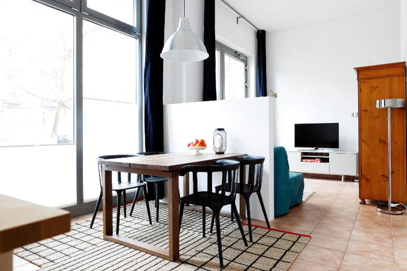 Apartment SWINE in Mitte - Cozy Family & Business Flair welcomes you - Rockchair Apartments — комфортный отель в Берлине