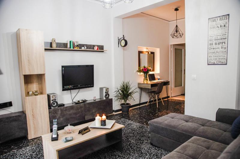 Luxury apartment near Acropolis! in the Heart of Athens! — отель с удобным расположением в Афины