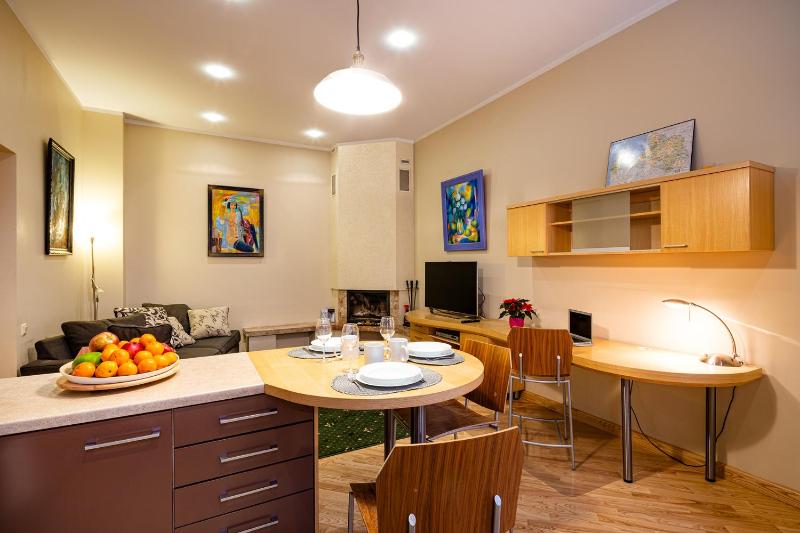 Kalnina Quiet Apartment in City Center — отель в риге, Латвия