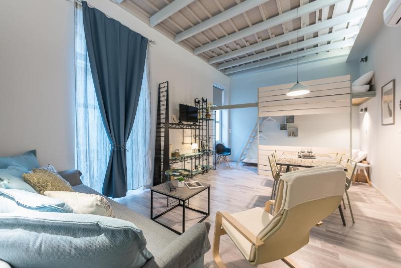 Plaka Akrokeramo House #1 — забронировать отель в Афины