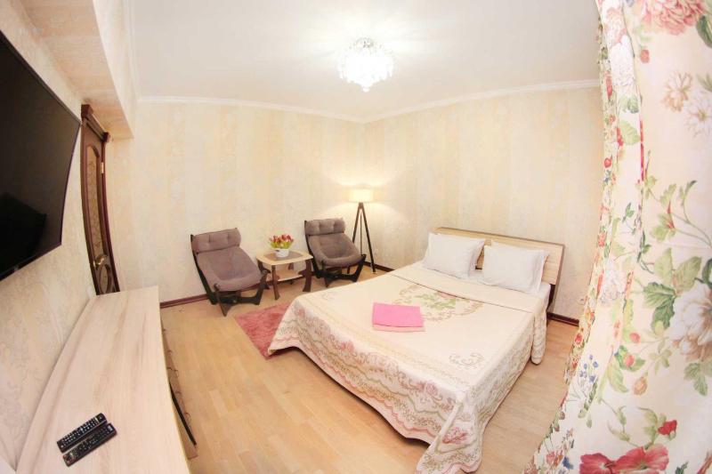 Zamecatel'nye odnokomnatnye apartamenty v centre Arbat, Nazarbaeva 42A — отель с удобствами в Алматы