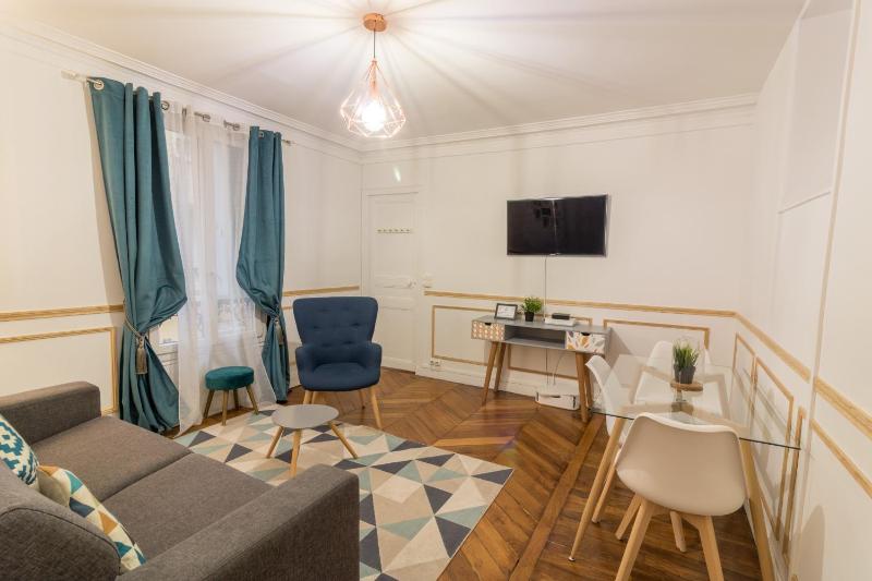 Private Apartments - Champs-Elysees — отель в Париже, Франция