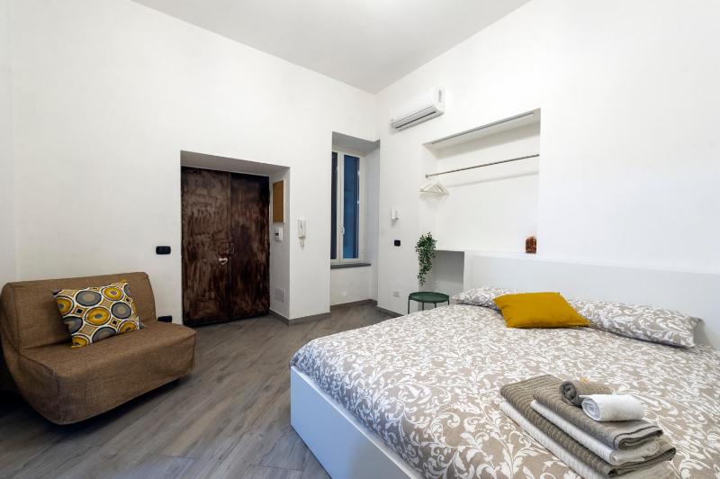 Studios Toledo 355 — комфортный отель в Неаполе