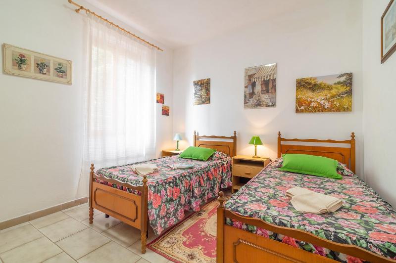 Casa Poeta a Cala Gonone - Incantevole Oasi con Giardino