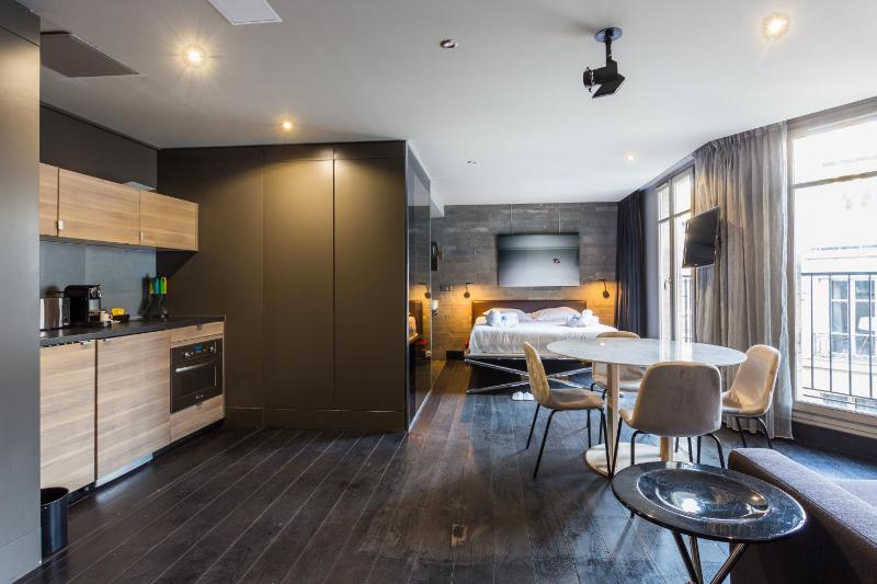 CMG - Suite Deluxe vue Tour Eiffel - 69 — забронировать отель в Париже