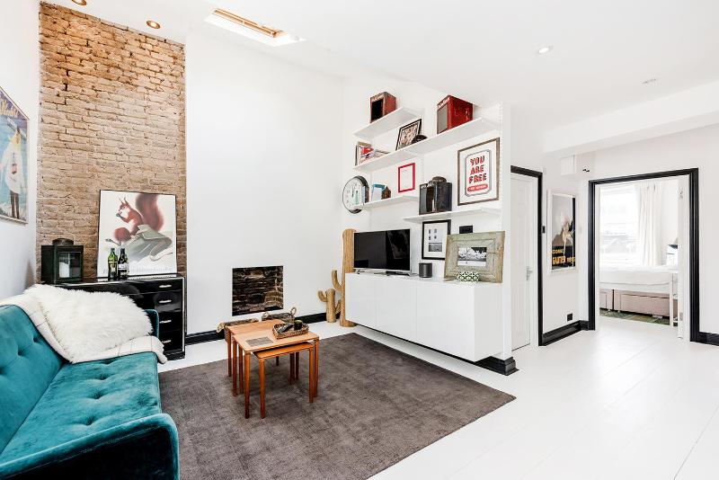 Bright and stylish 1 bedroom apt in Notting Hill — отель с удобным расположением в Лондоне