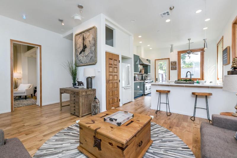 Stunning 2-Bedroom Home near Downtown Culver — отель в Лос-Анджелесе, Соединенные Штаты Америки