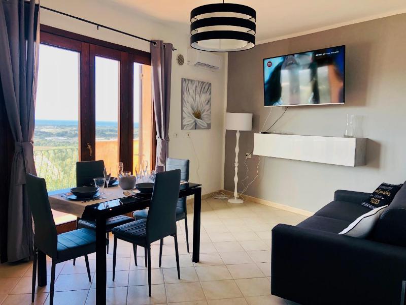 Calypso Home View a Badesi - Relax con vista piscina