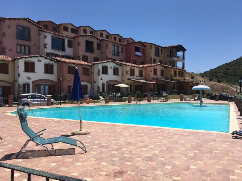 West Holiday a Nebida - Appartamenti con Piscina