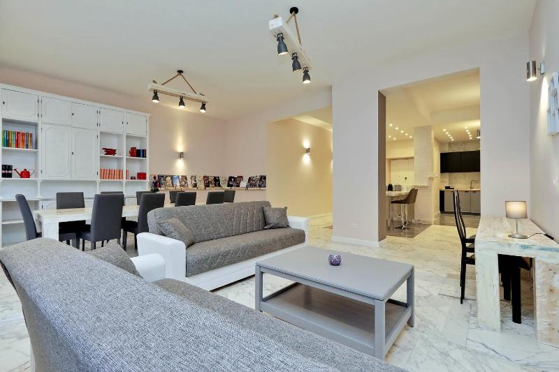TERRACED APARTMENT - Metro to Vatican & center — отель с удобным расположением в Риме