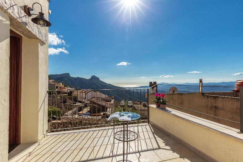 Domu Ala a Baunei - Lussuosa Casa con Vista Mare