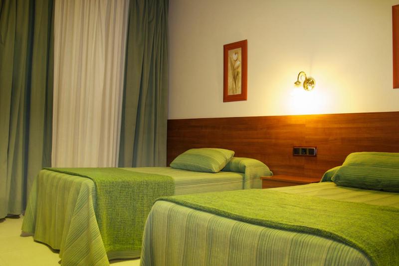 Hostal El Catalan — отель с удобствами в Мадриде