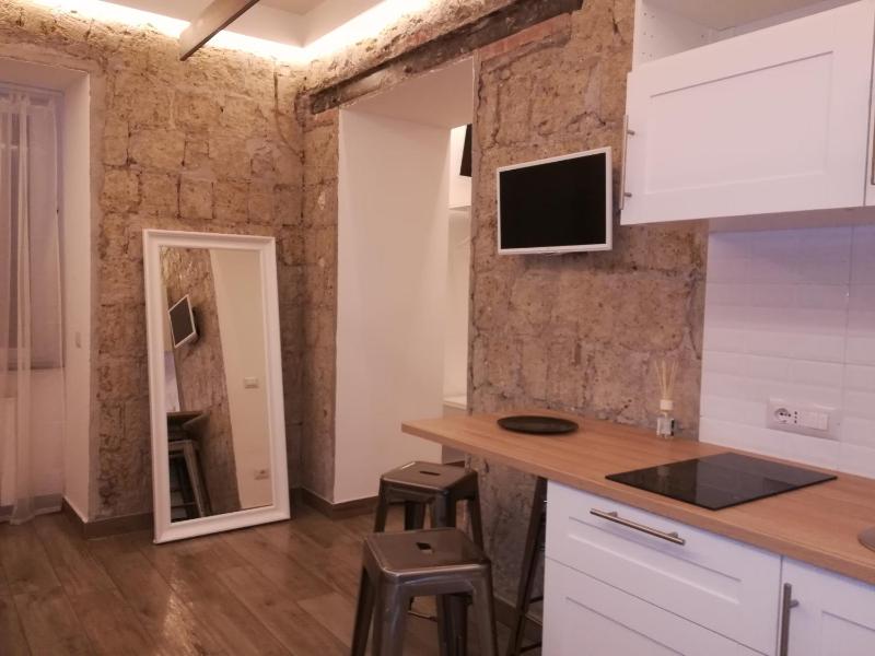 ViVi House — отель с удобствами в Неаполе