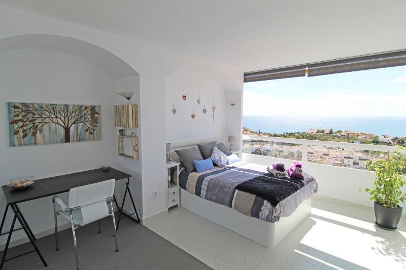 Preciosas vistas al mar. Piscina. Playa San Juan — забронировать отель в Аликанте