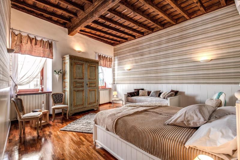 Colosseo Miracle Suite — отель с удобным расположением в Риме