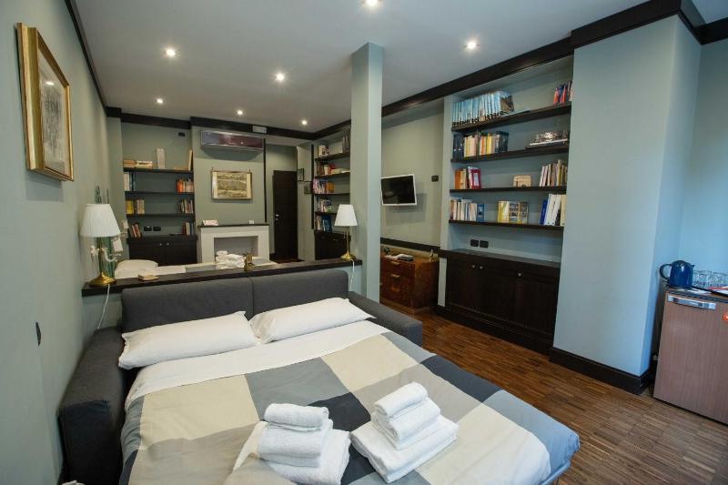 Two Sisters Suites — комфортный отель в Неаполе