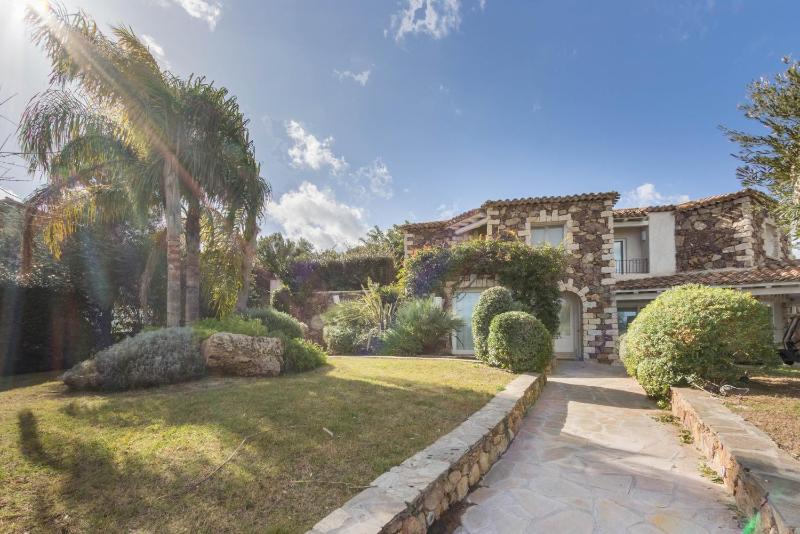 Villa Bougainvillea a Castiadas - Oasi di lusso