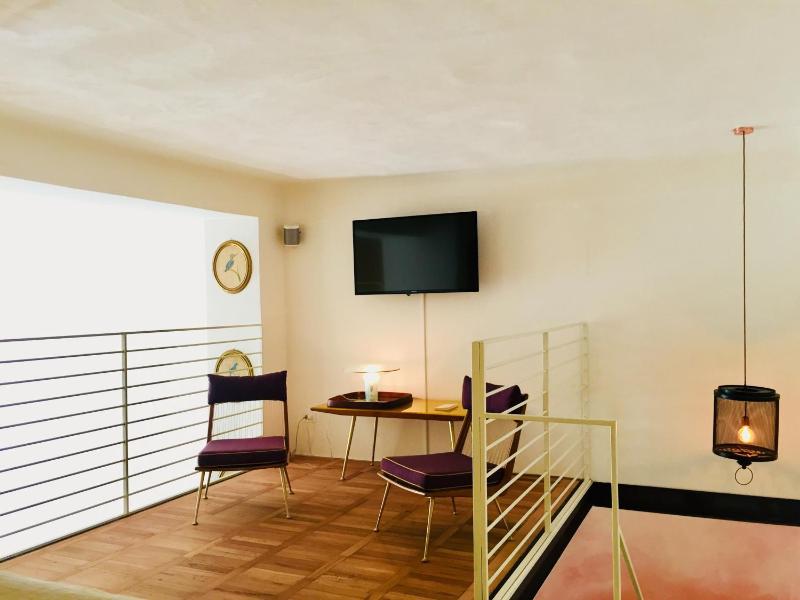 108 eclectic loft near corso Como milan — отель в Милане, Италия
