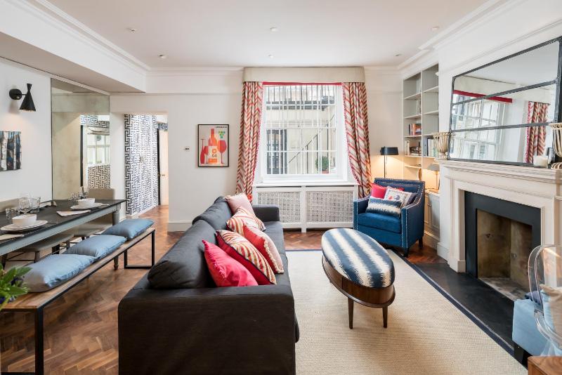 JOIVY Charming 1BR flat with patio in the Heart of Pimlico — забронировать отель в Лондоне