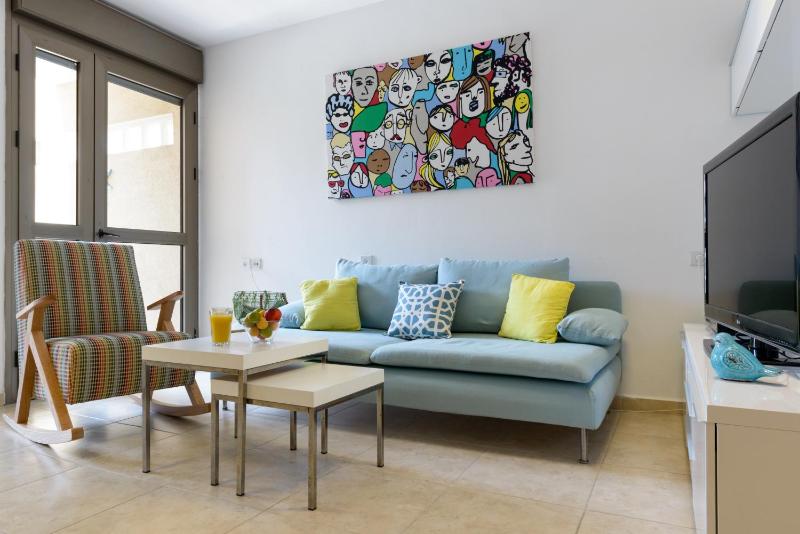 49 Abarbanel - By Beach Apartments TLV — отель с удобствами в Тель-Авиве