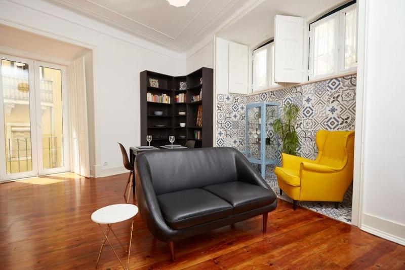Charming One Bedroom Flat — отель с удобствами в Лиссабоне