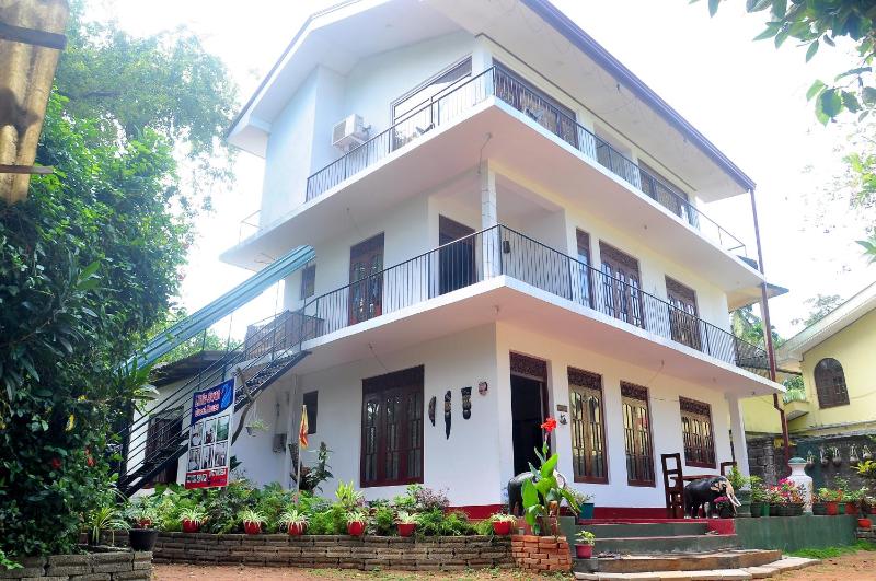 Цены на Little Swan Guest house в Бентота
