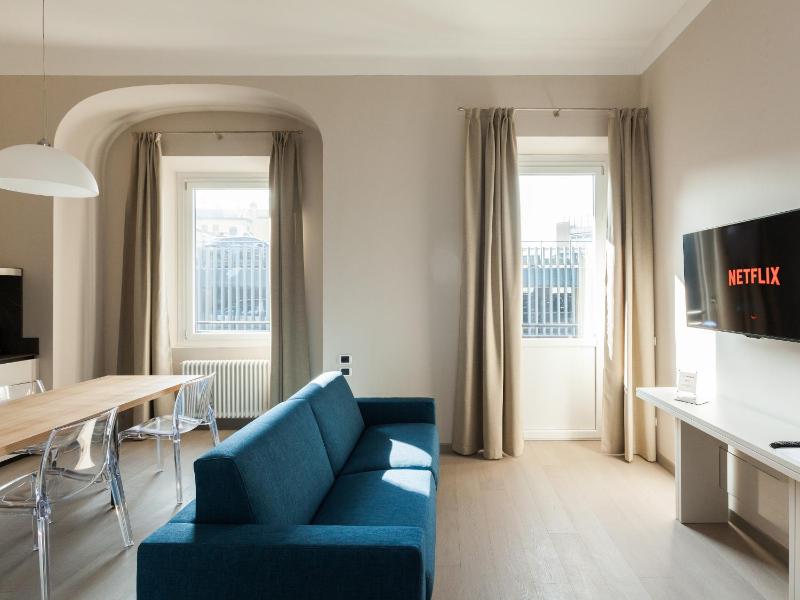Easyhomes-Duomo Suites & Apartments — отель с удобным расположением в Милане