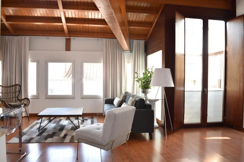 Architect-Designed Loft in a Historic Hilltop Neighborhood — отзывы гостей и цены