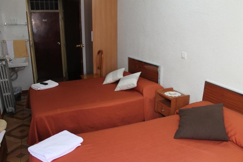 Hostal Xucar — отель с удобствами в Мадриде