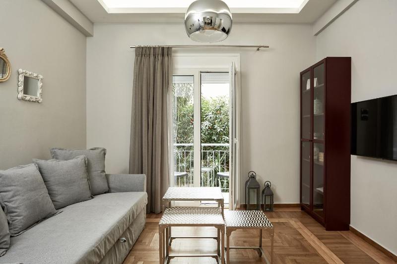 Цены на Charming Studio Apartment в Афины