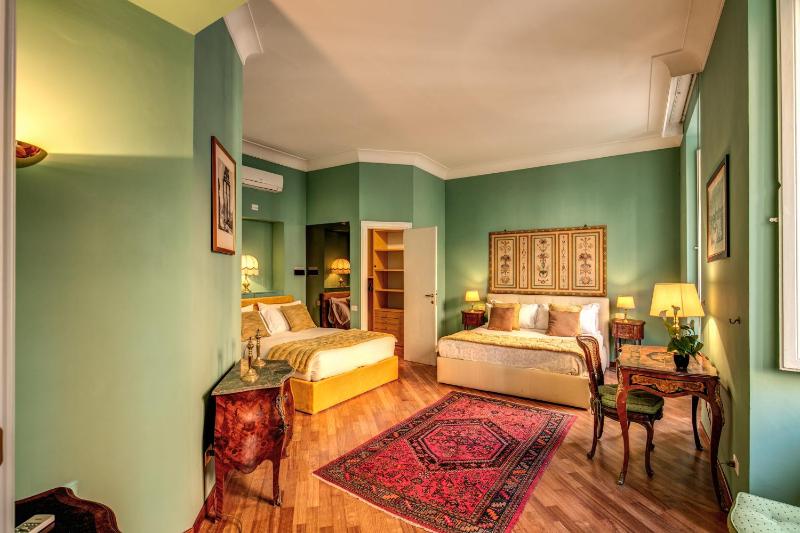 Charming Suite by the Vatican sx — комфортный отель в Риме