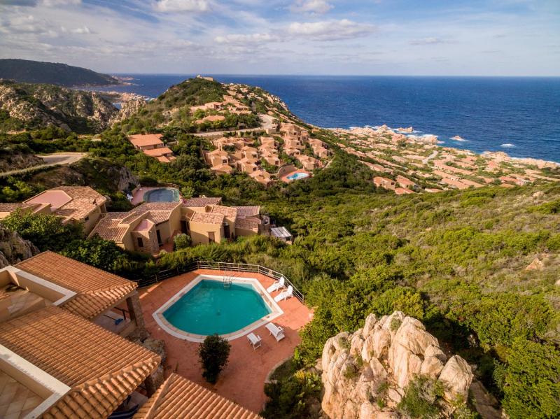 Casa Rosa Quattro a Costa Paradiso - Villa con Piscina
